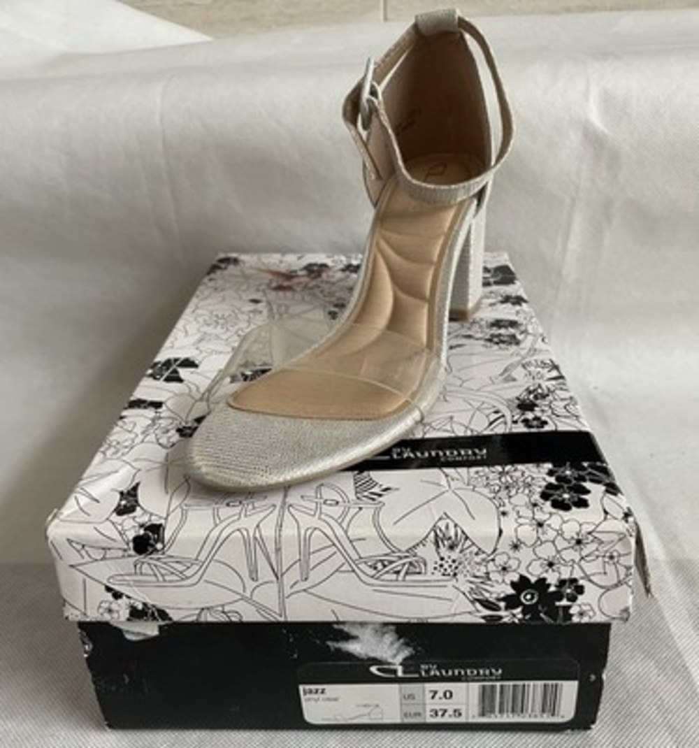 CL Chinese Laundry Jazz Clear Silver Iridescent Vinyl Block Heel Sandal Sz 7 NIB - Picture 8 of 8